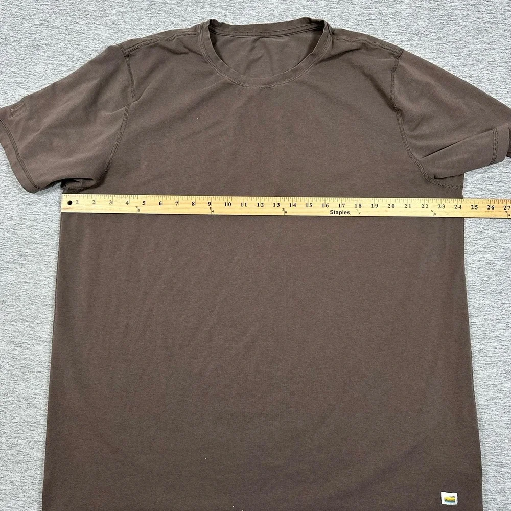 Vuori T-Shirt Mens XXL Beige Taupe Tuvalu Tee Pima Blend Stretch Active STAINS - Picture 4 of 8
